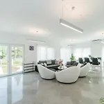 Strandhaus Mit Pool In Meeresnaehe By Interhome *