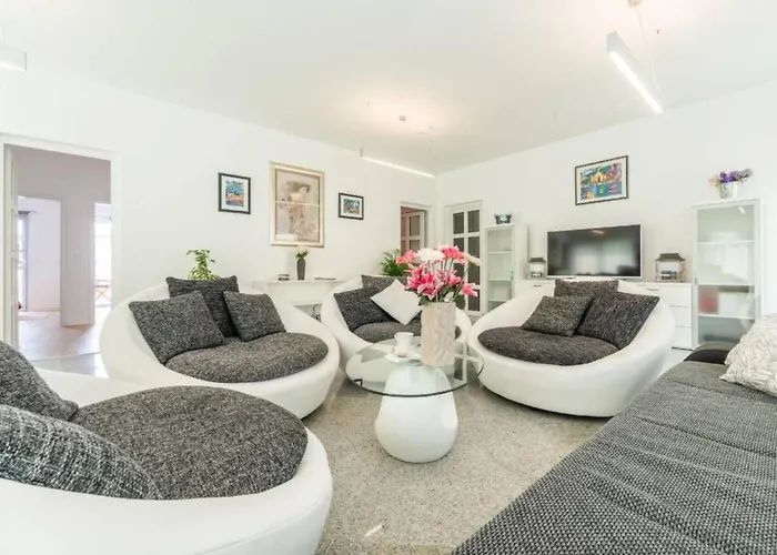 Strandhaus Mit Pool In Meeresnaehe By Interhome Holiday home Nin