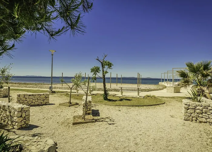 Strandhaus Mit Pool In Meeresnaehe By Interhome *