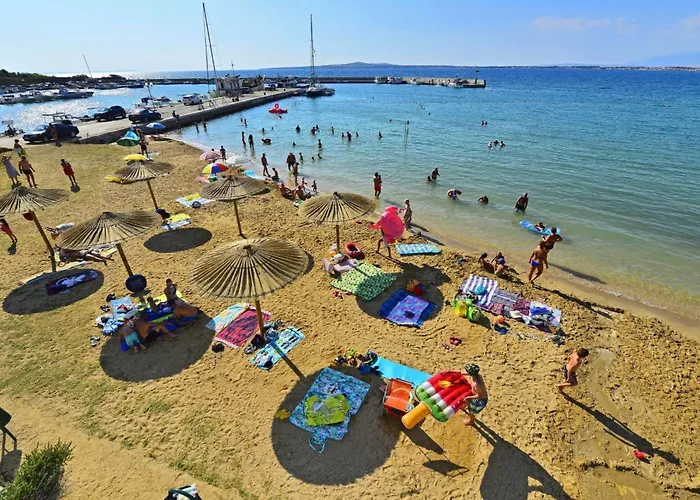 Strandhaus Mit Pool In Meeresnaehe By Interhome *